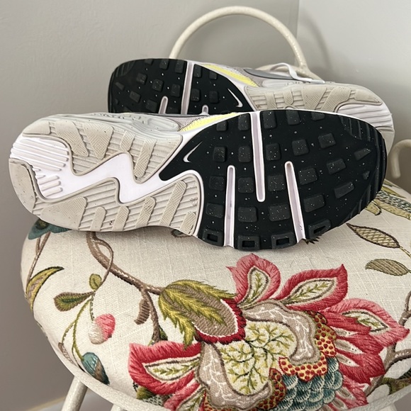 Nike Women’s AirMax Excee CD 5432-111 - Picture 7 of 14